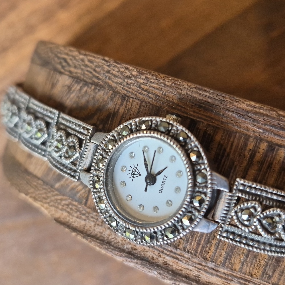 Vintage 925 Marcasite Heart Detail Chain Link Round Face Watch New Battery - Picture 3 of 12